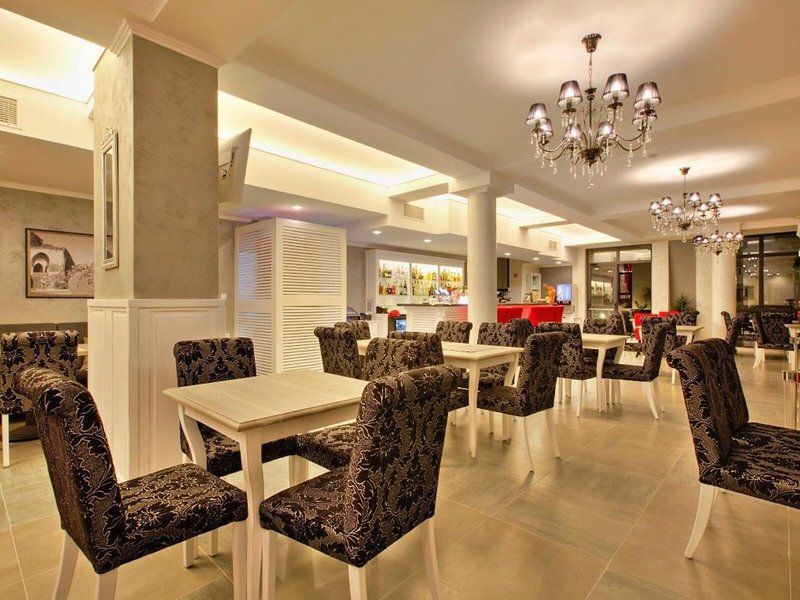 White Rock Castle Suite Hotel 23