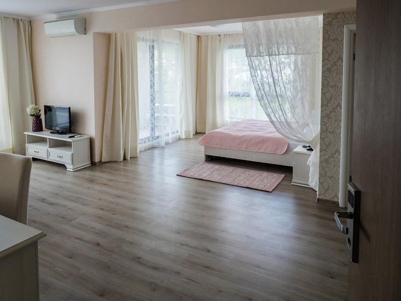 White Rock Castle Suite Hotel 29