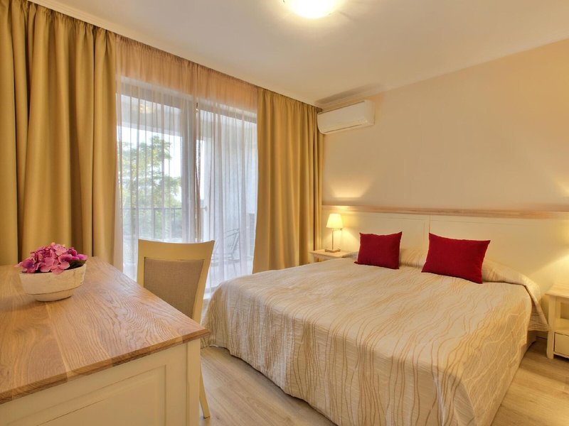 White Rock Castle Suite Hotel 31