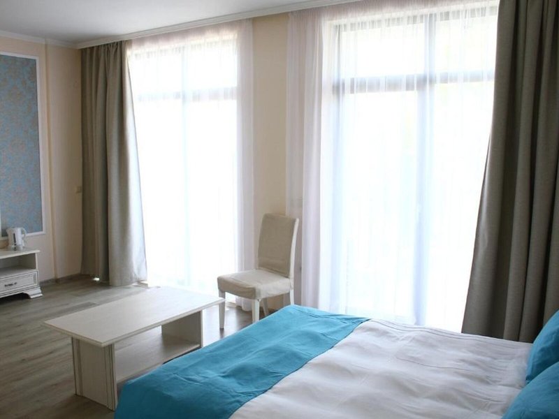 White Rock Castle Suite Hotel 38