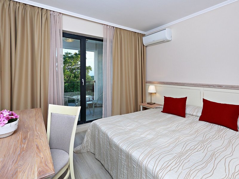 White Rock Castle Suite Hotel 41