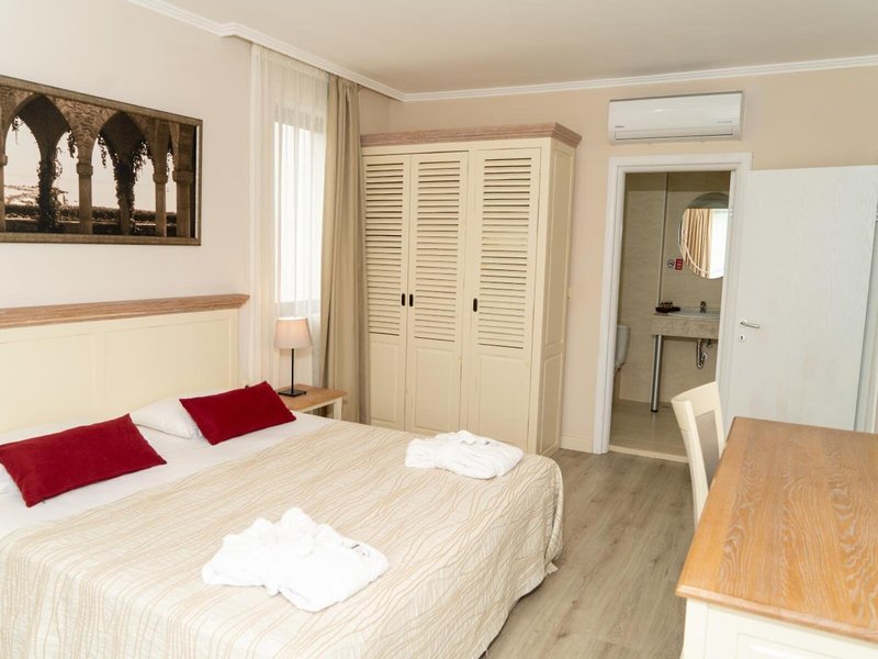 White Rock Castle Suite Hotel 42