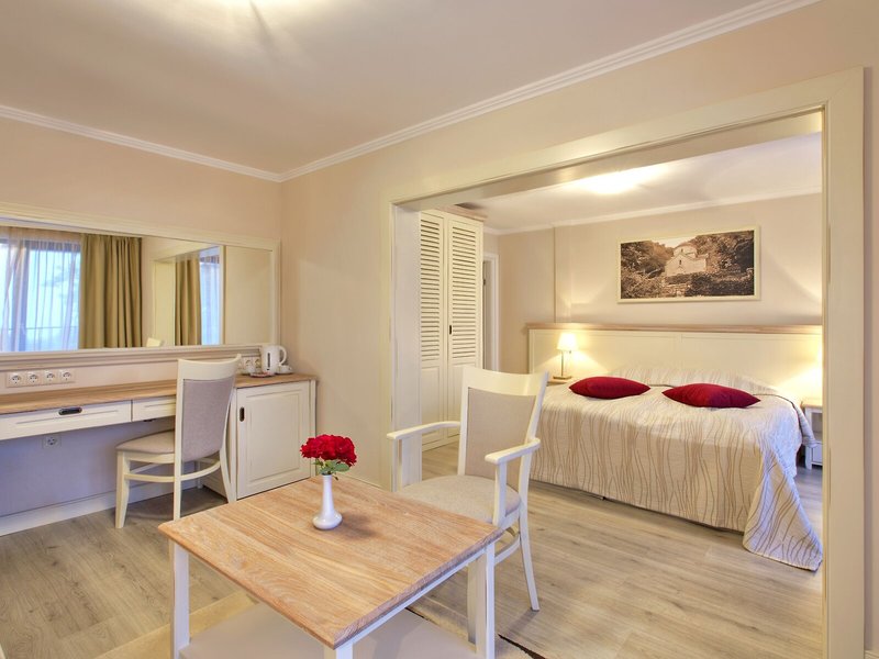 White Rock Castle Suite Hotel 43