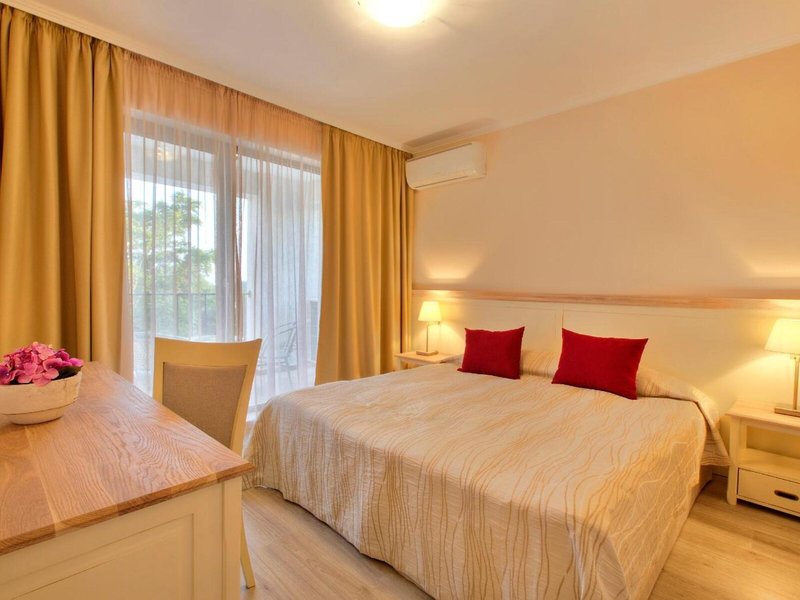 White Rock Castle Suite Hotel 46