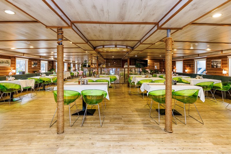 Botel Marina 9