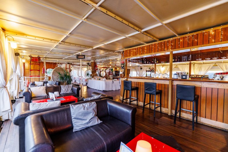 Botel Marina 16