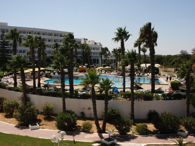 Hotel Club Tropicana & Spa  10