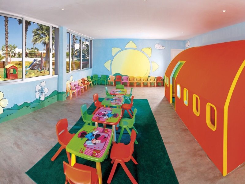 Hotel Club Tropicana & Spa  32