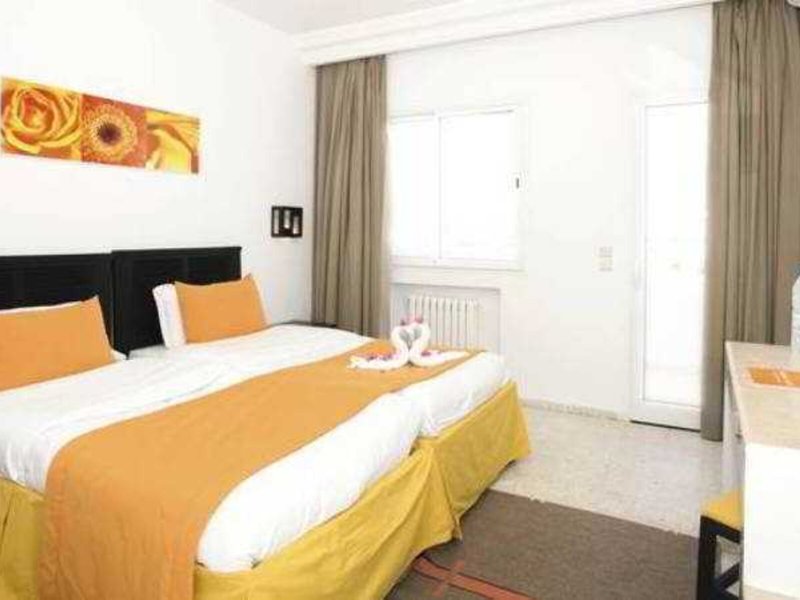 Hotel Club Tropicana & Spa  35