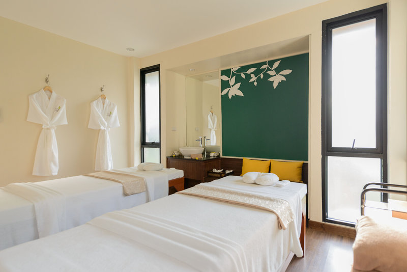 The Leaf on The Sands 12