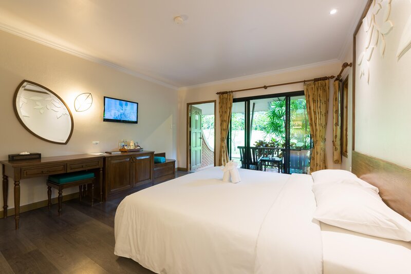 The Leaf on The Sands 50