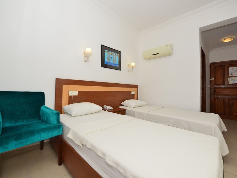 White Otel 22