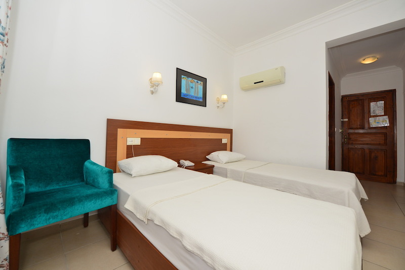 White Otel 5