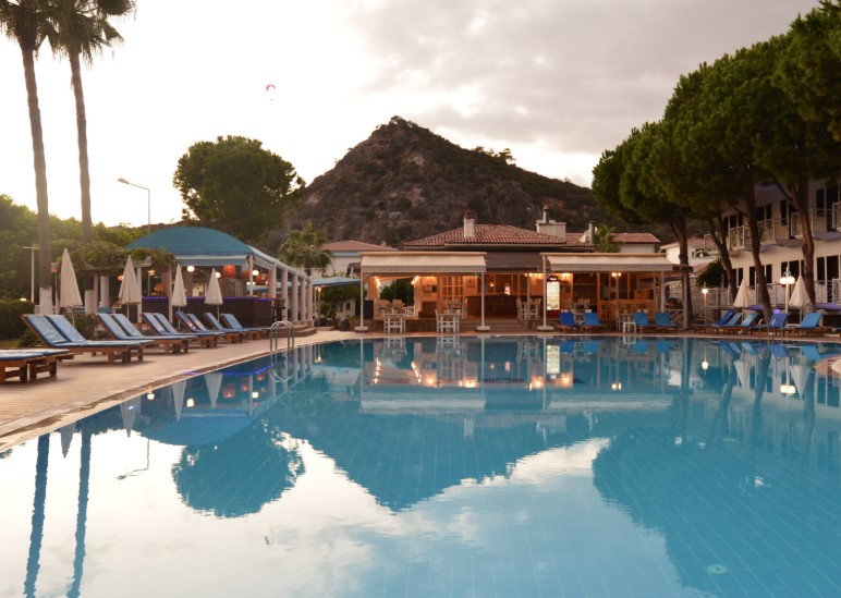 White Otel 7