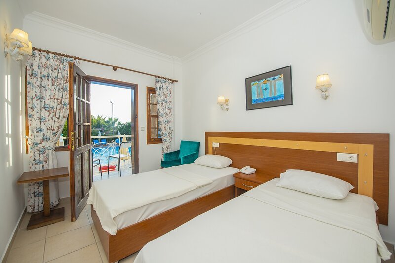 White Otel 12