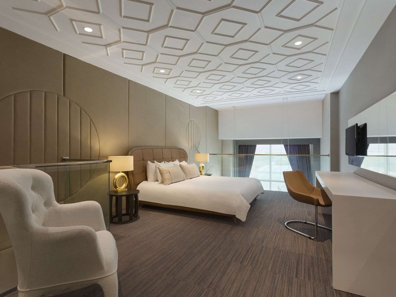 Ramada Hotel & Suites by Wyndham Izmir Kemalpasa 6