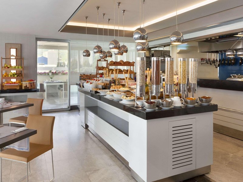 Ramada Hotel & Suites by Wyndham Izmir Kemalpasa 9
