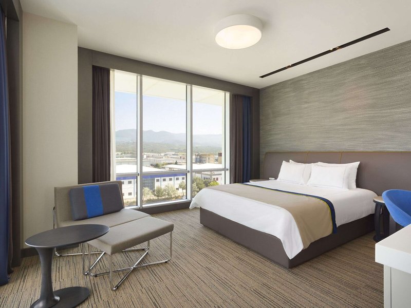 Ramada Hotel & Suites by Wyndham Izmir Kemalpasa 11