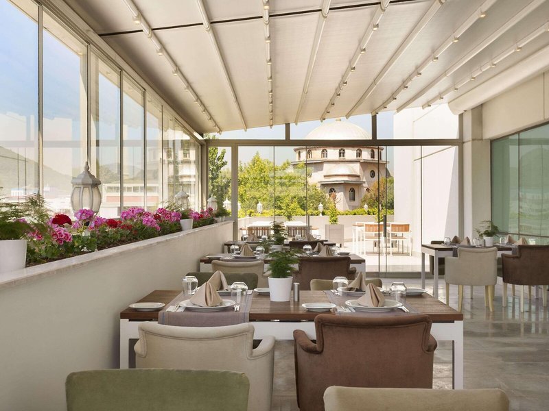 Ramada Hotel & Suites Kemalpasa 8