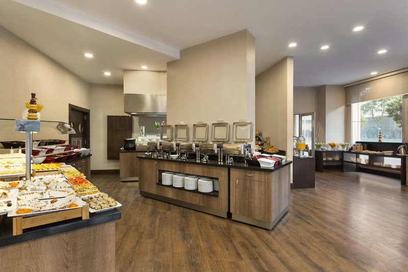 Ramada Plaza by Wyndham Izmir 8