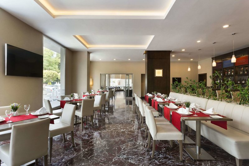 Ramada Plaza by Wyndham Izmir 10