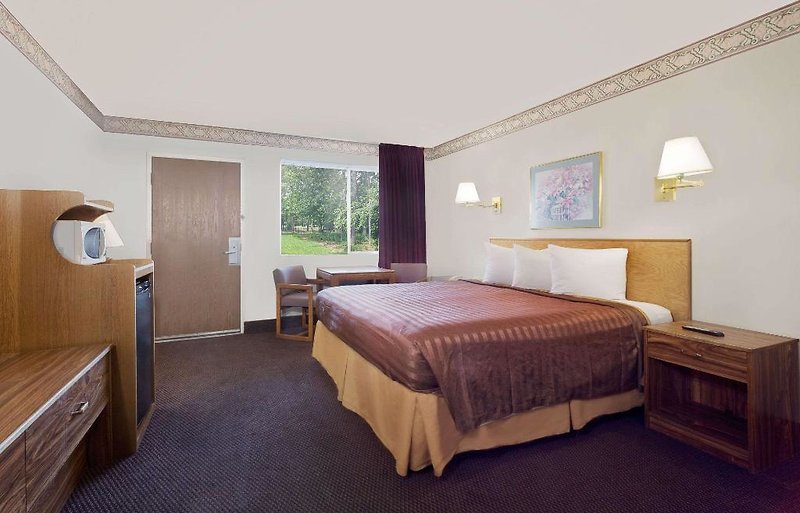 Travelodge Page 3