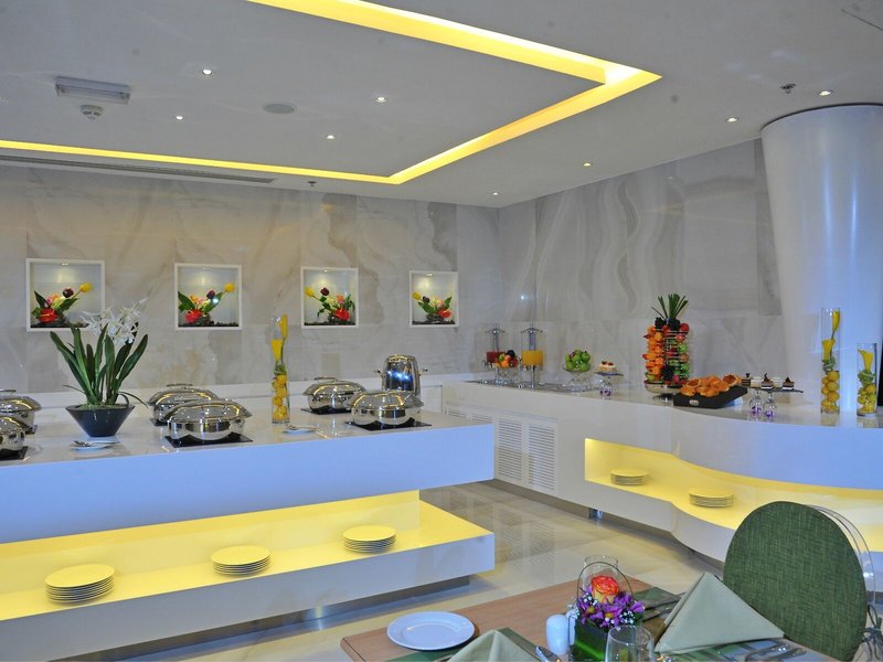 Ramada Abu Dhabi Corniche 14