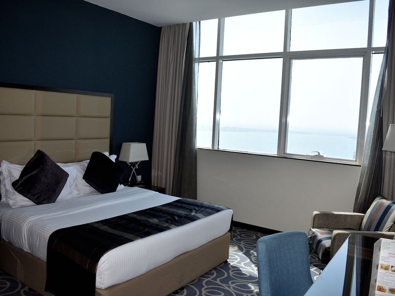 Ramada Abu Dhabi Corniche 21