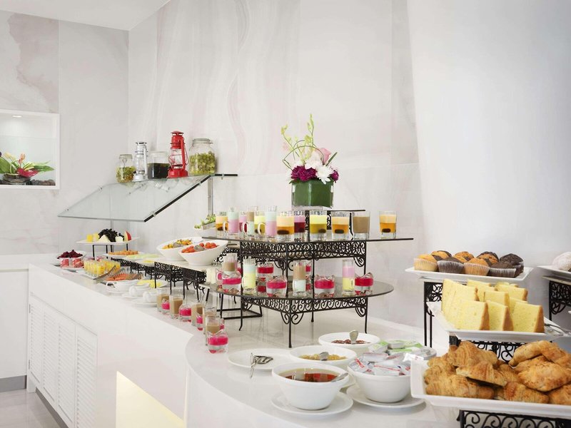 Ramada Abu Dhabi Corniche 12