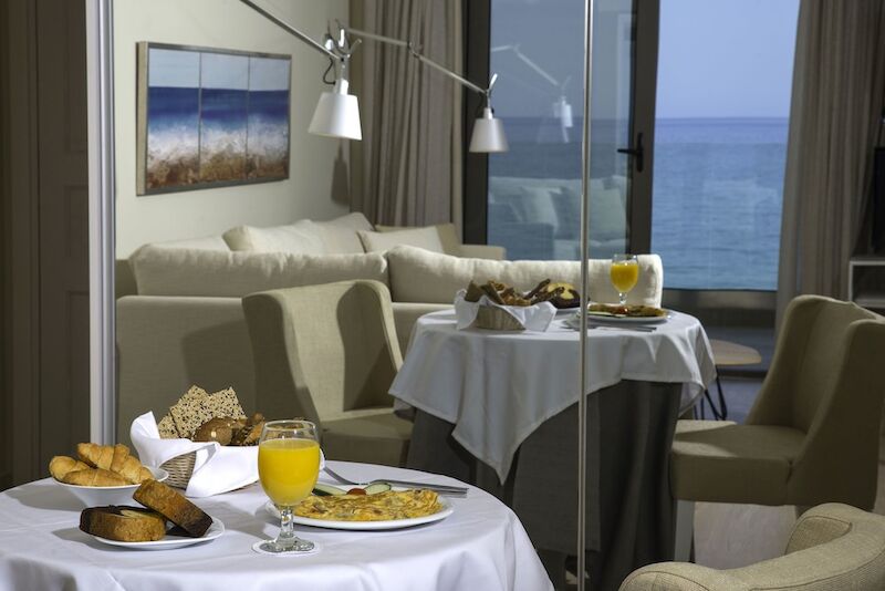 Swell Boutique Hotel 8