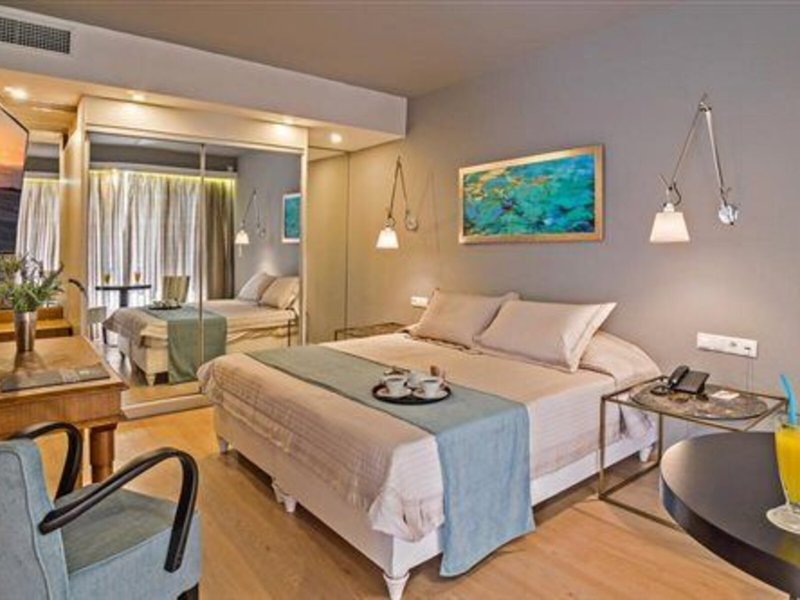 Swell Boutique Hotel 21