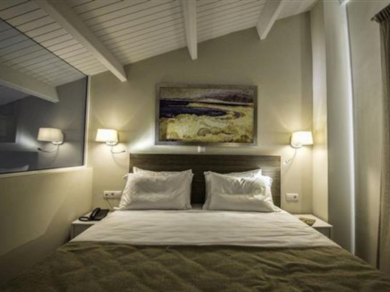Swell Boutique Hotel 26