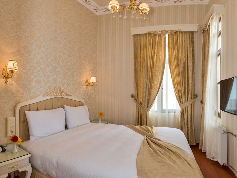 Enderun Hotel 42