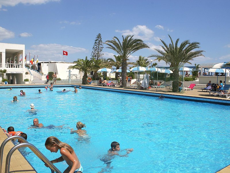 El Mouradi Club Selima 13