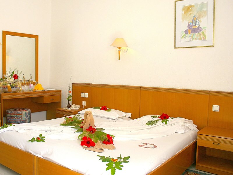 El Mouradi Club Selima 40