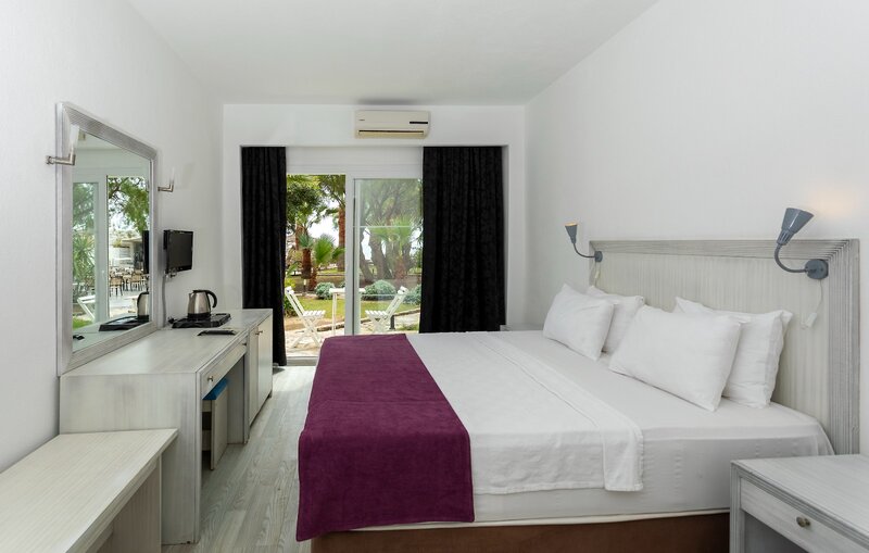 Charm Beach Hotel 18