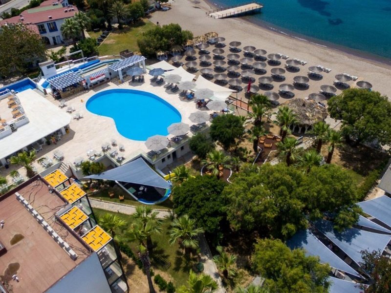 Charm Beach Hotel 4