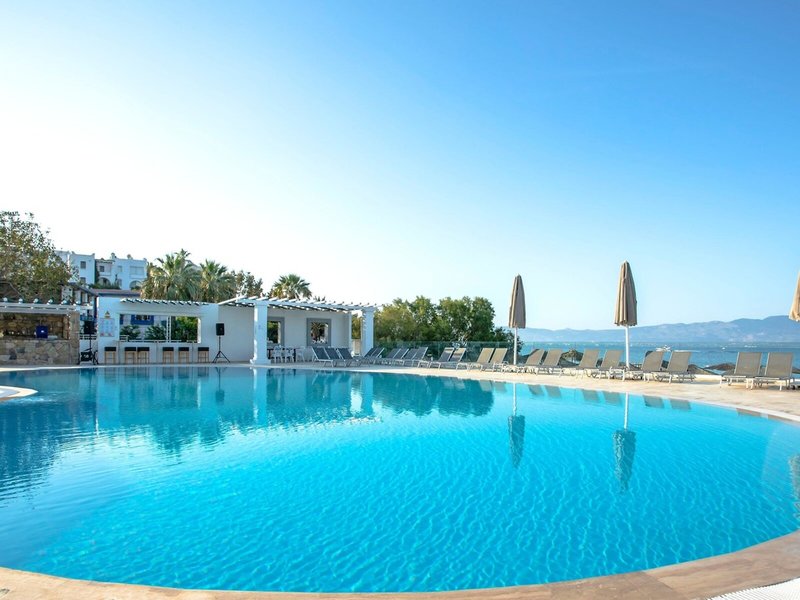 Charm Beach Hotel 5