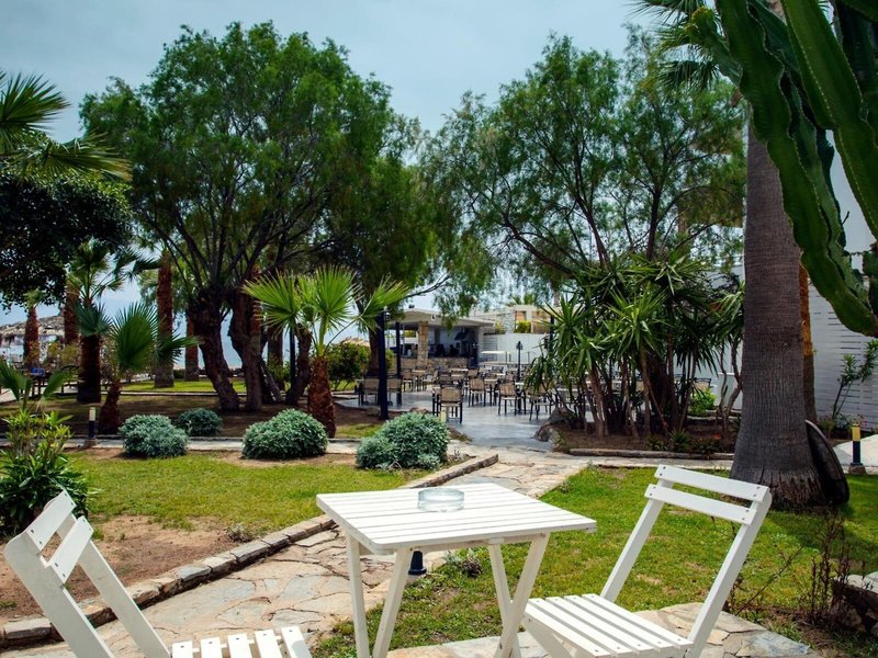 Charm Beach Hotel 9