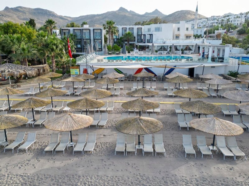 Charm Beach Hotel 11