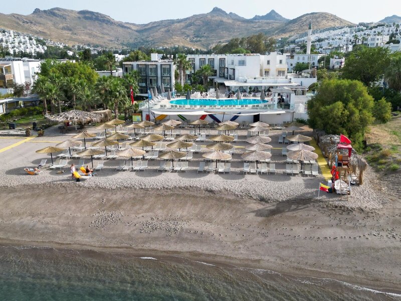 Charm Beach Hotel 12
