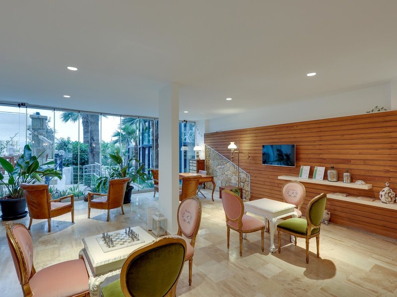 Charm Beach Hotel 46