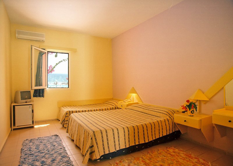 Charm Beach Hotel 7