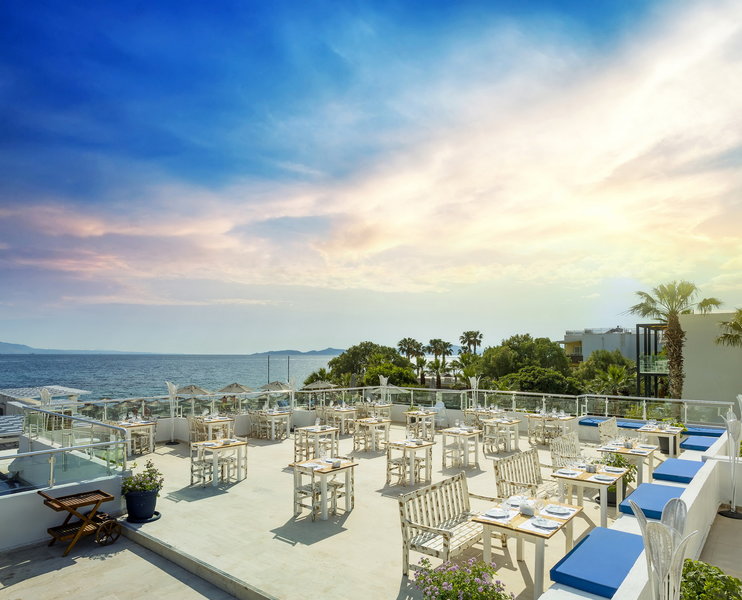 Charm Beach Hotel 8