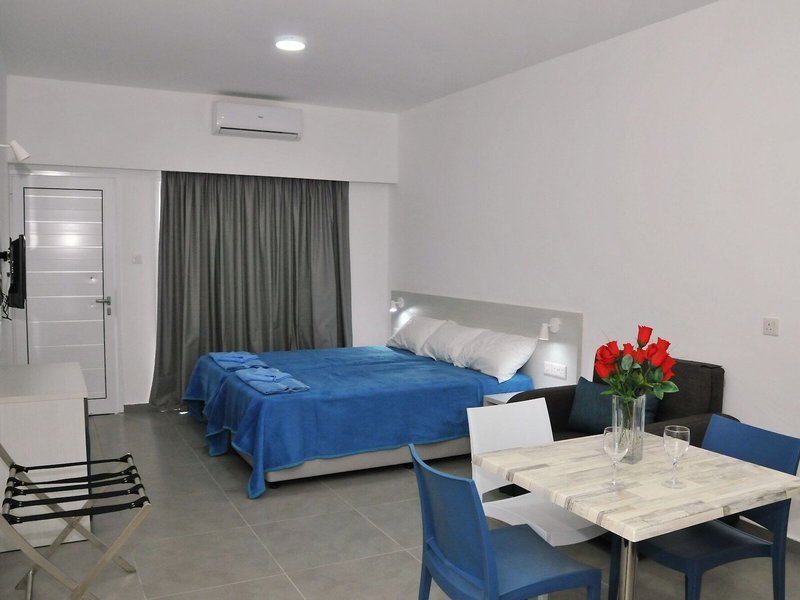 Kaos Hotel & Apartments 12 - Room Example