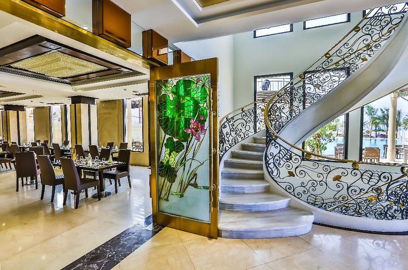 Holiday Beach Hotel 2