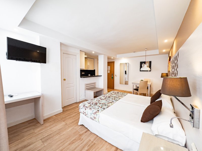 Aparthotel Puerto Azul 6