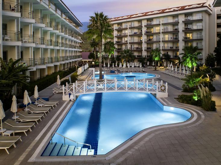 Ramada Resort Kusadasi & Golf 3 - Outdoor Pool