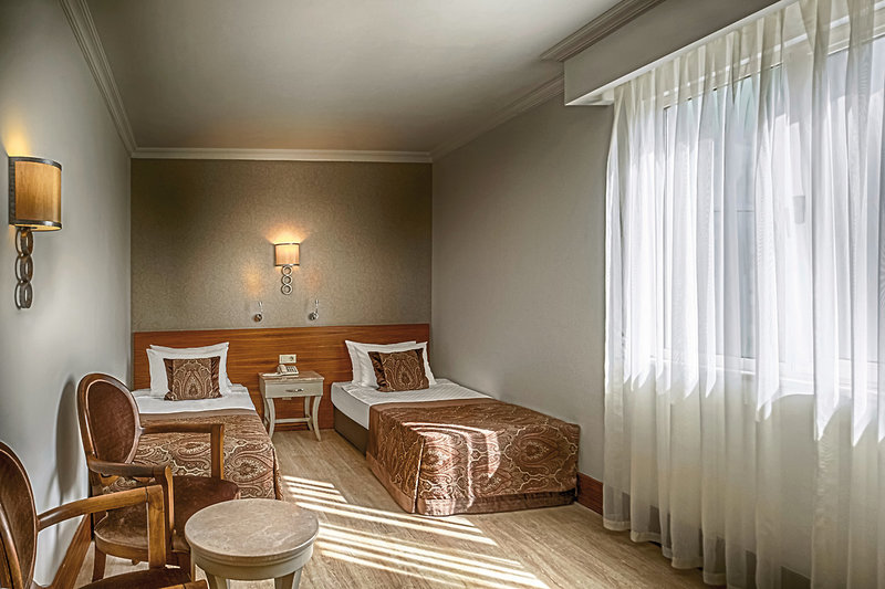 Side Crown Charm Palace 5