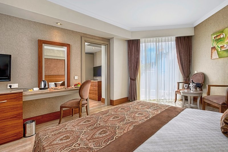 Side Crown Charm Palace 6